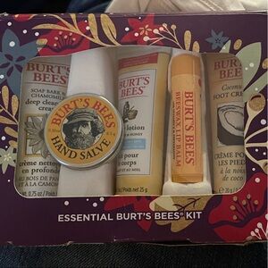 Burt's Bees Essential Kit - Natural Skincare Set